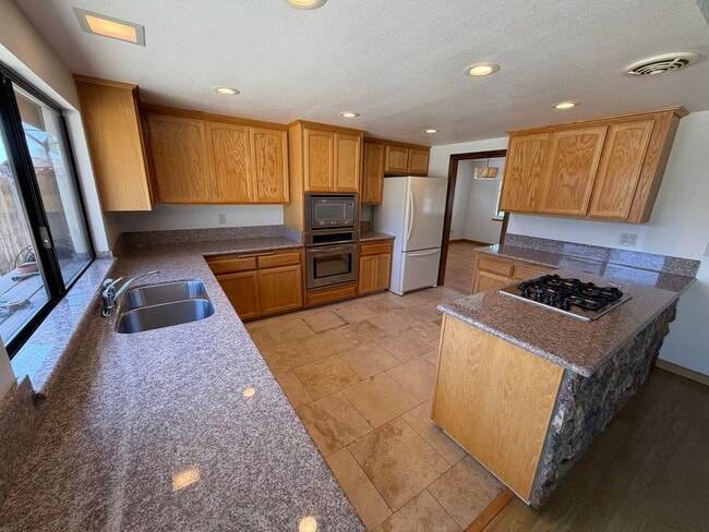 818 Harrison Dr