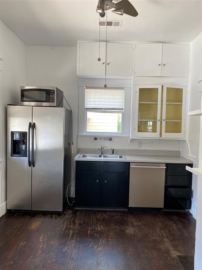 Photo - 709 E 11th St
