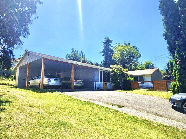 Photo - 2312 NE Lombard St House