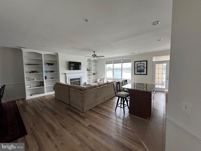 Photo - 622 Oyster Bay Pl Unit 302