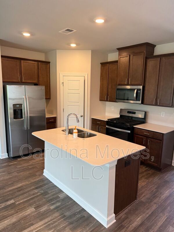 Photo - 206 Telford Dr