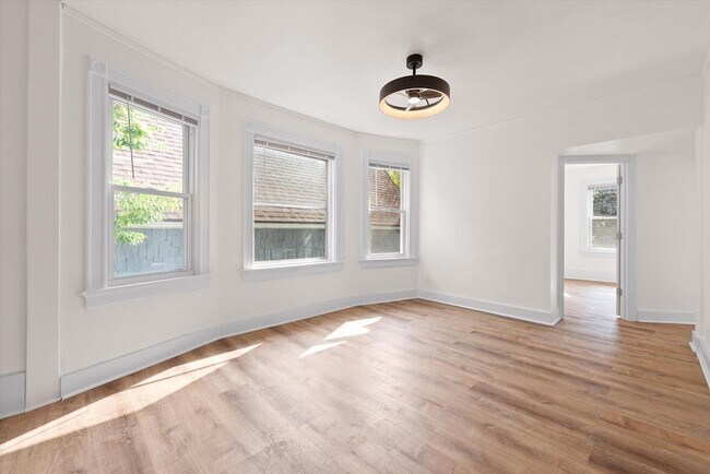 Photo - 2026 E Kenilworth Pl