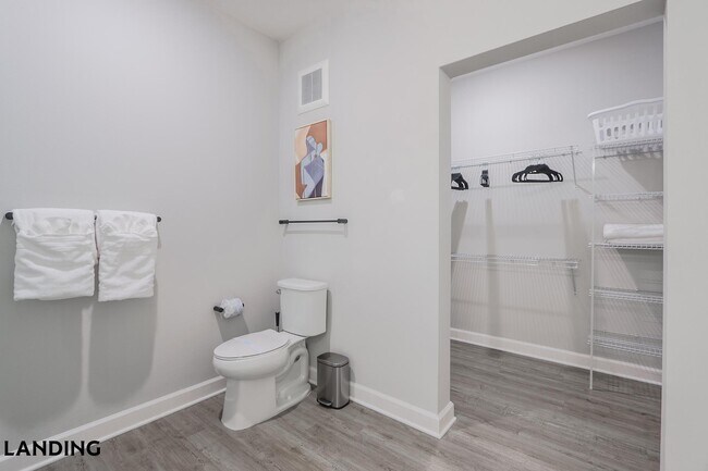 Building Photo - 5001 Willowgate Lp Unit 01-1106