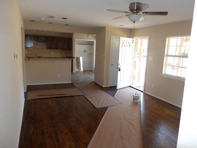Photo - 3 Bedroom, 1 1/2 Bath in Casa View!