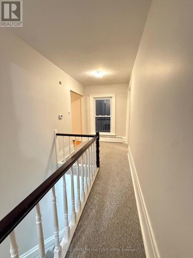 Photo - 59 B Wellington St E