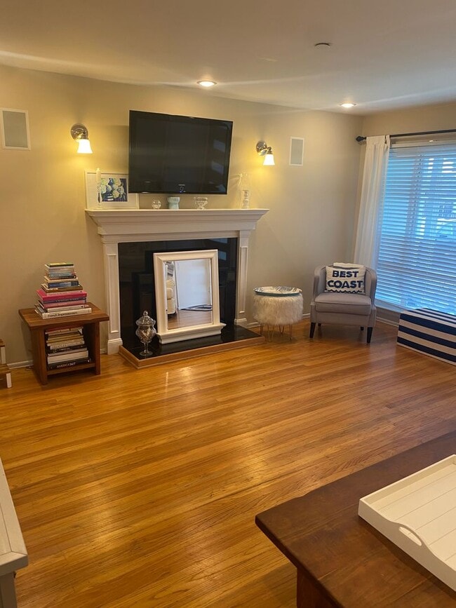 Photo - Fully Furnished House in South San Francisco - 2 Bedroom, 2 Bathroom