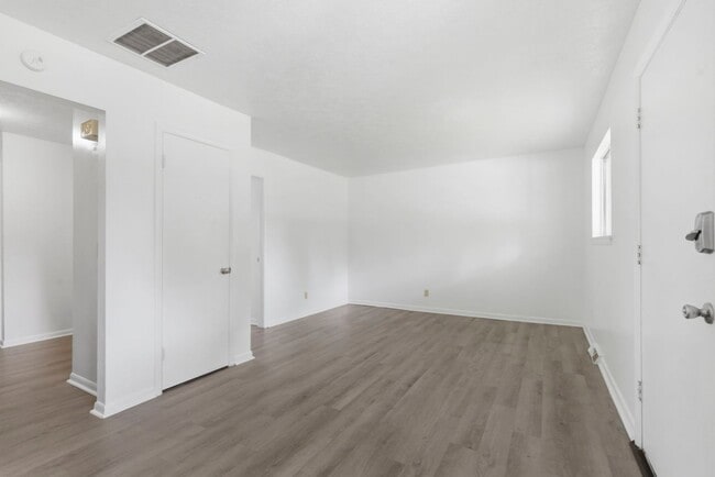 1025 W Washita St Unit 2