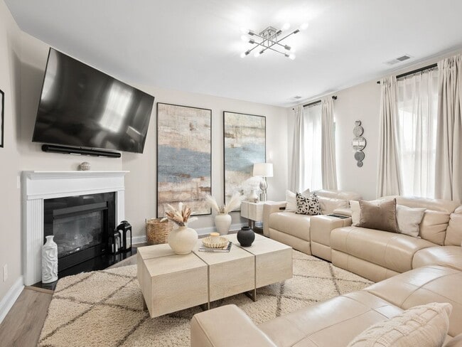 Photo - 6179 Kilchurn Dr