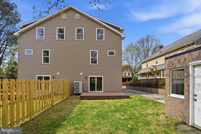 Building Photo - 425 Grove Pl