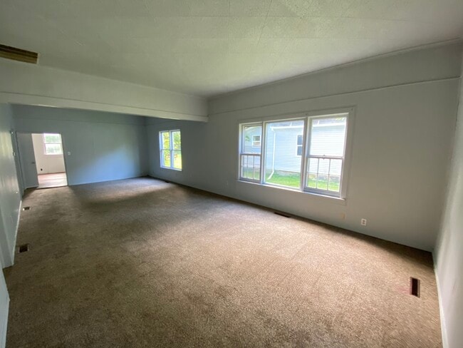 Photo - 725 N Kimball St