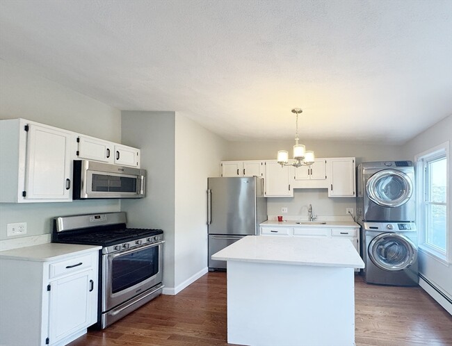 Building Photo - 215 London St Unit #2 Rental