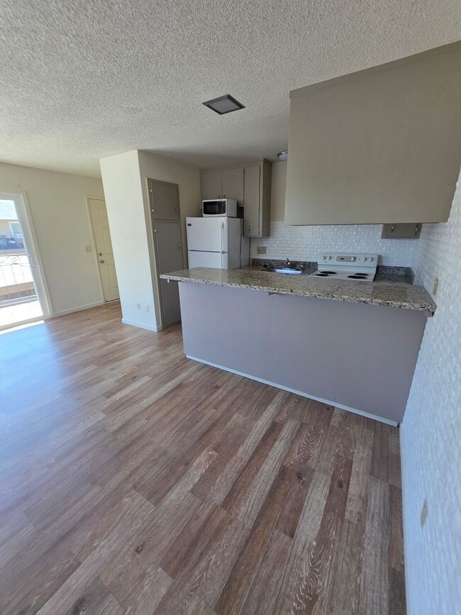 Building Photo - 1BR Apartment Near Downtown Campbell | Updated Kitchen + Easy Freeway Access Unit 4047 Hamilton Ave  - F7