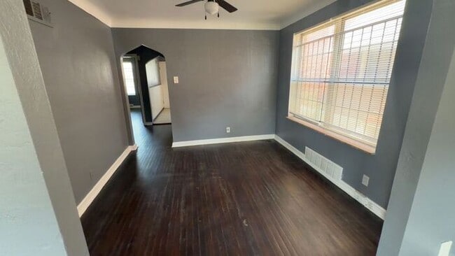 Photo - Beautiful 2 Bed 1 Bath For Rent!