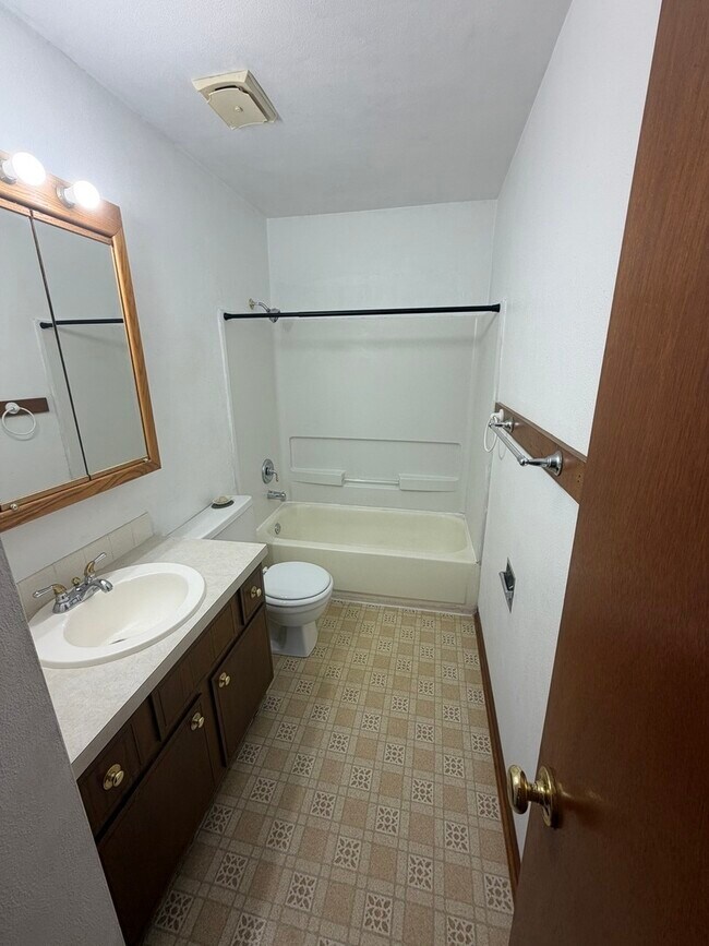 Photo - 1644 W George Washington Blvd