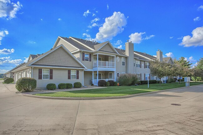 Front View - Lower Unit - 703 N Prairie View Rd Condo Unit Prairieview Crossing