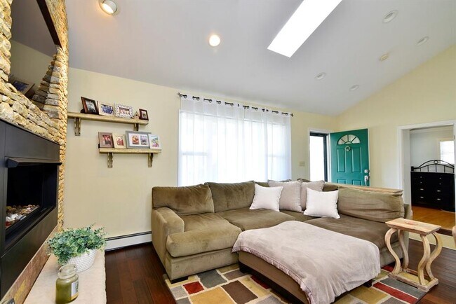 Photo - 62 Reposa Sq