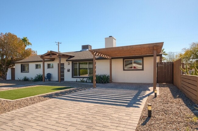 Building Photo - 7615 E 3rd St