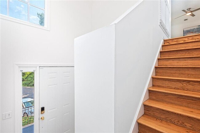 Photo - 24 St Claire Ln NE