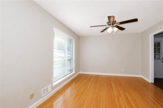 Photo - 6067 Ledgewood Dr