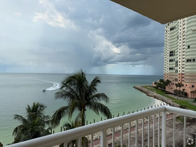 Building Photo - Merida Rental