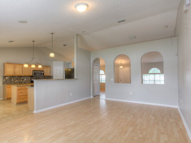 Photo - 744 Westcliffe Dr