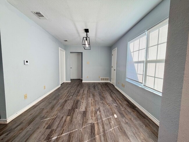 Photo - 521 Blake St