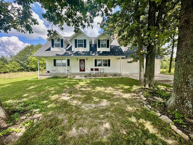 Building Photo - 3 bed 2 bath in Marshfield Rental