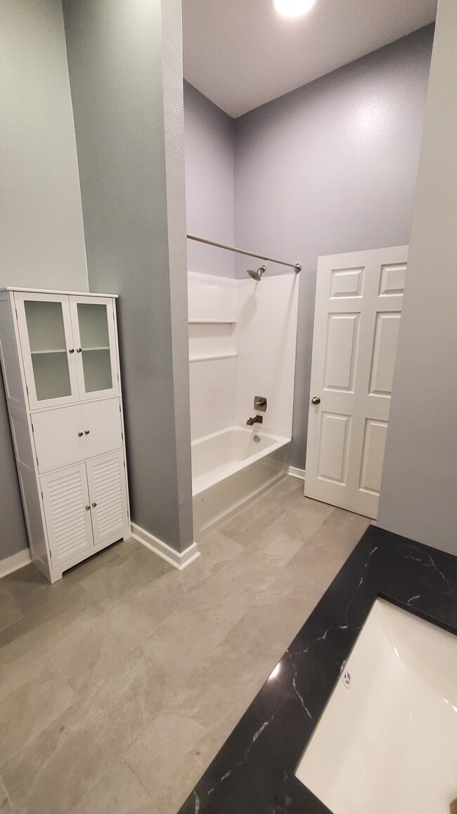 Baño - 2027 General Taylor St Unidad Gen Taylor Apt B