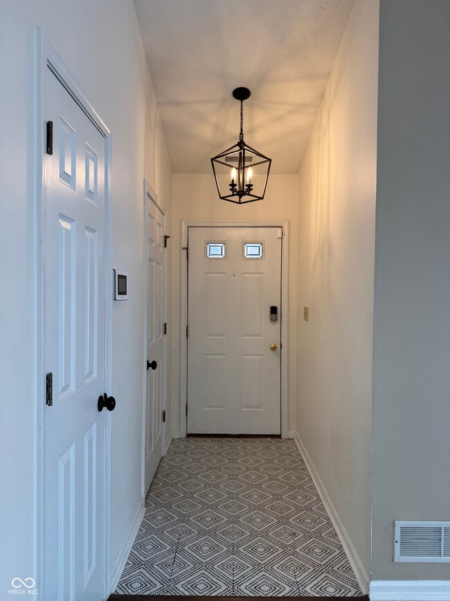 Photo - 3572 Laureate Ct N