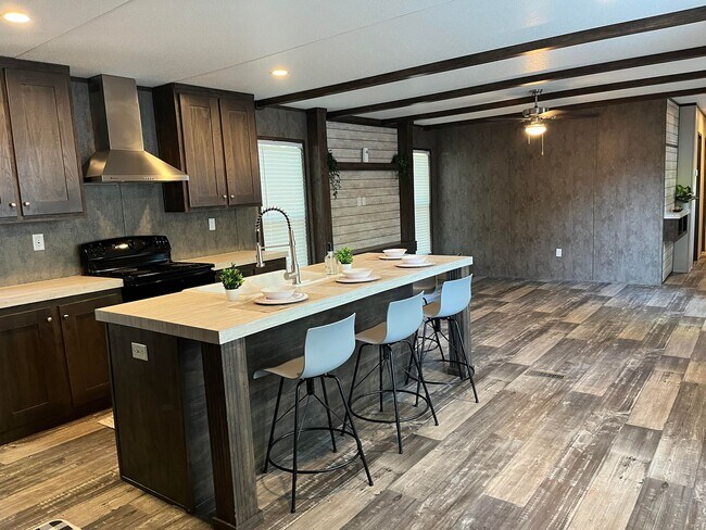 Photo - 111 Peggy St