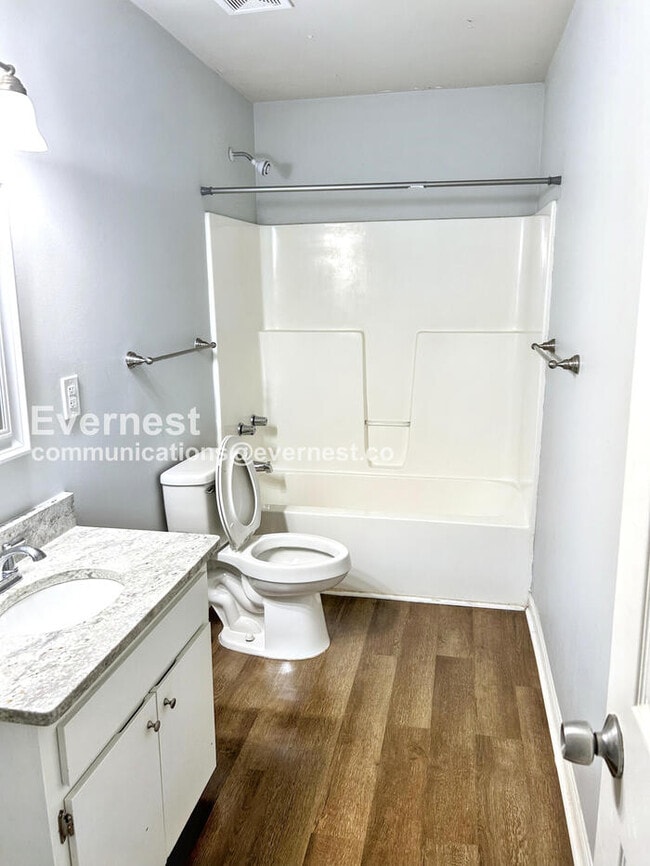 Photo - 141 Buckingham Cir