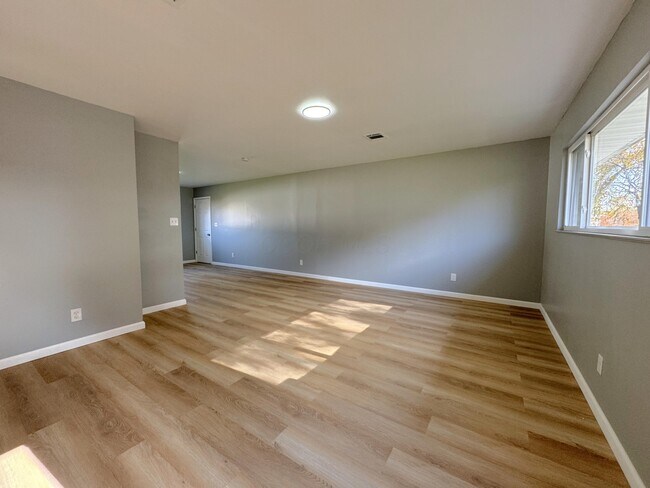 Photo - 5200 Mapleridge Dr