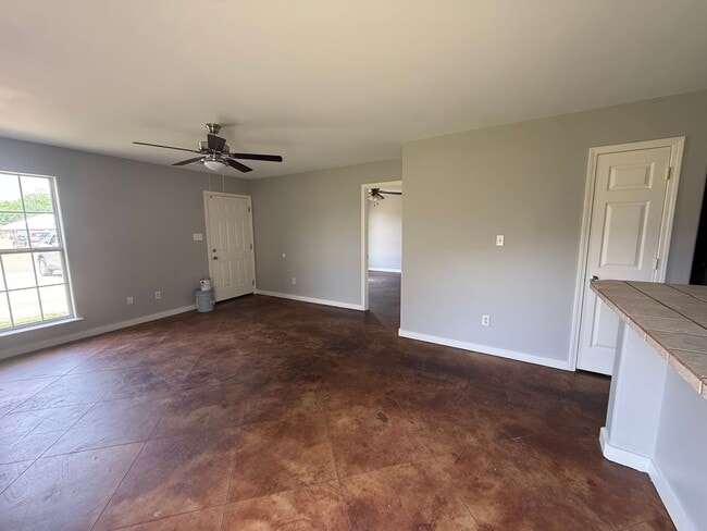 Photo - 113 Nikki Dr