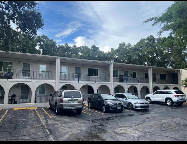 Building Photo - 2319 W Bristol Ave Unit 103