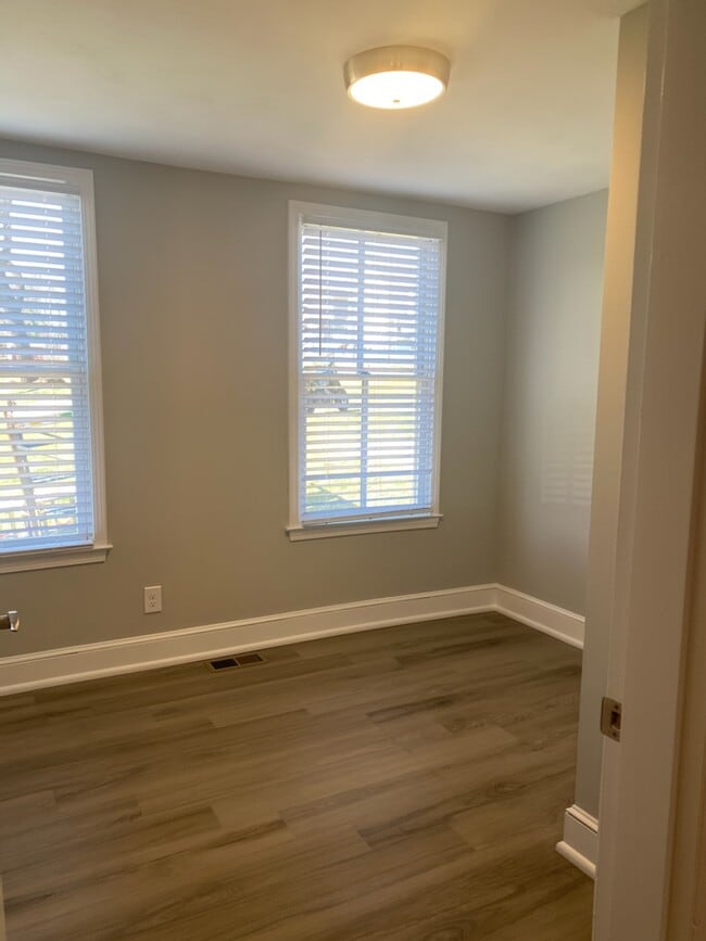 Bedroom 1 - 917 Campbell Ave SW Unidad A