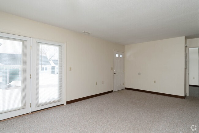 2BR, 1BA - Living/Dining Room