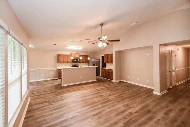 Photo - 392 Bostwick Cir