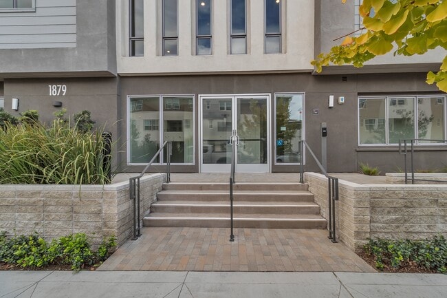 Photo - 1879 Union St