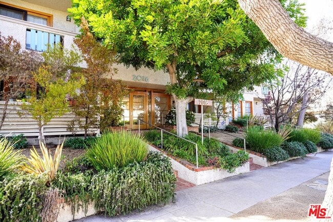 Building Photo - 2016 Euclid St Unit 17