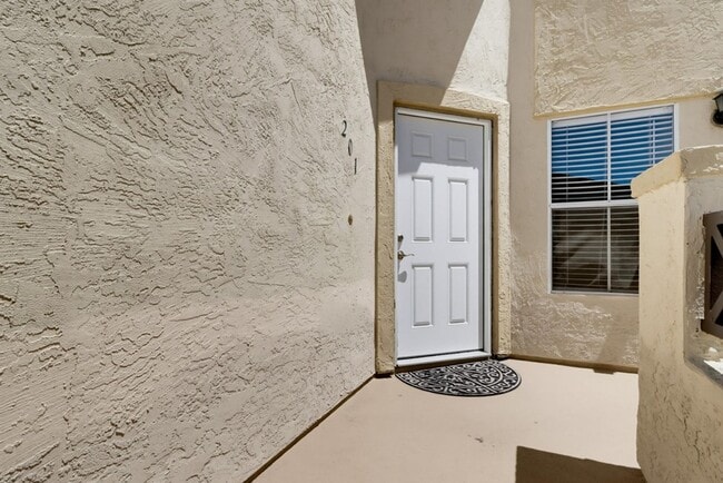 Photo - 2047 Lakeridge Cir Unit 201