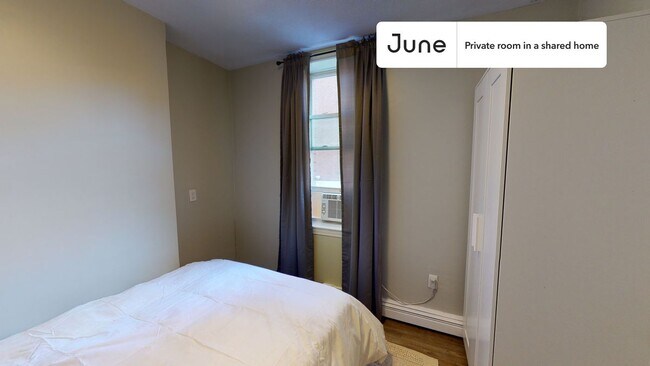 Room in Shared 3 bed/1 bath home in North End