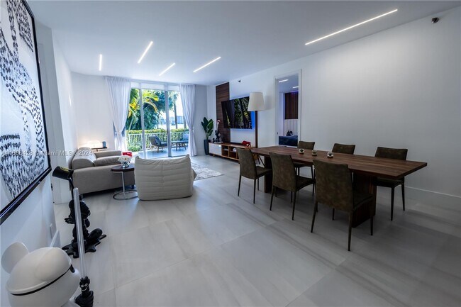 Photo - 3600 Mystic Pointe Dr Unidad 114