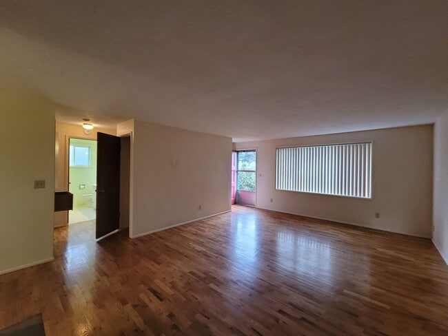 Photo - 01012 Unit 01012