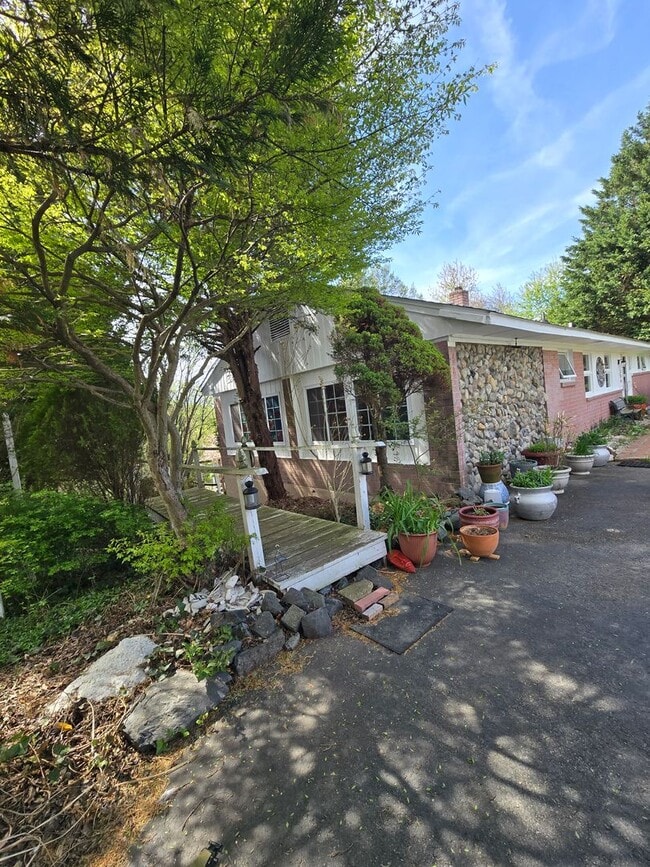 Photo - Whimsical 2 Bedroom, 1 Bathroom Unit in Havre de Grace