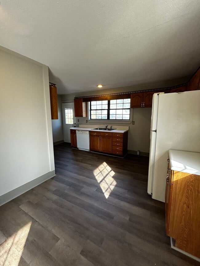 Photo - Spacious 4 bed, 2 bath home! Located minut...