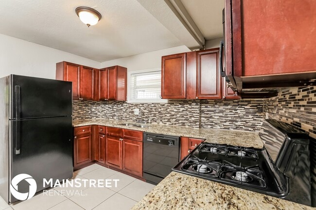 Photo - 228 Bitterwood St