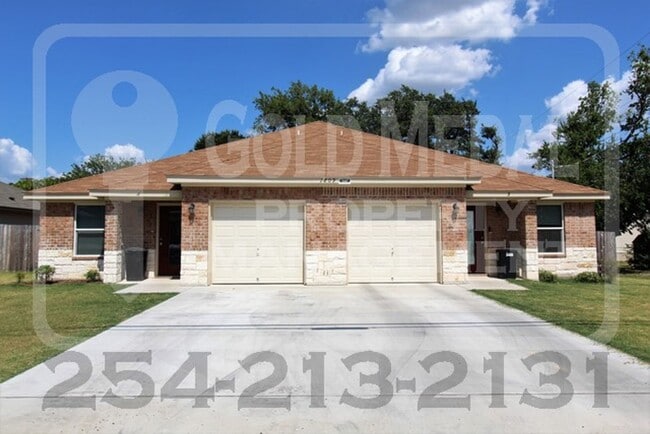 Building Photo - 1809 Aztec Trce Unit A