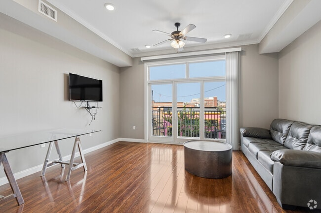 1BR, 1BA - 603SF - Living Room