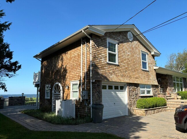 8 Bay Rd