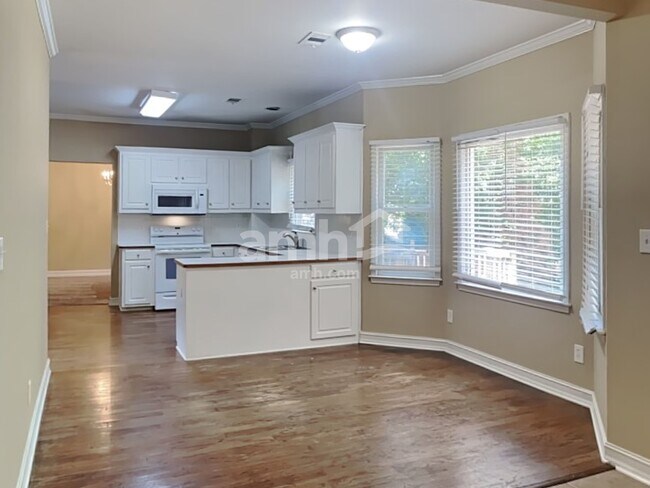 Photo - 623 Chesterfield Dr